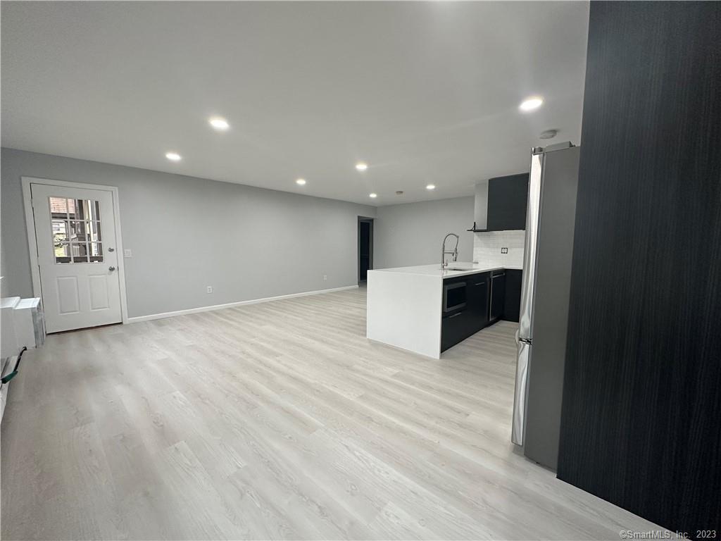 Photo 7 of 31 of 18 Canterbury Road condo