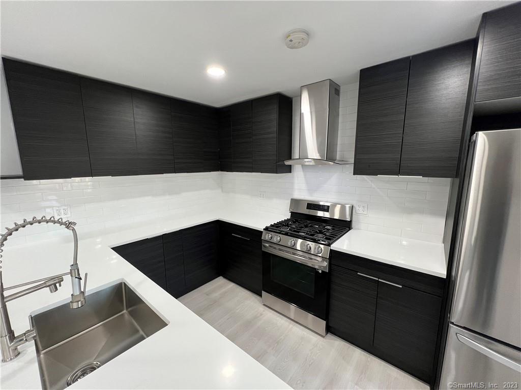 Photo 10 of 31 of 18 Canterbury Road condo