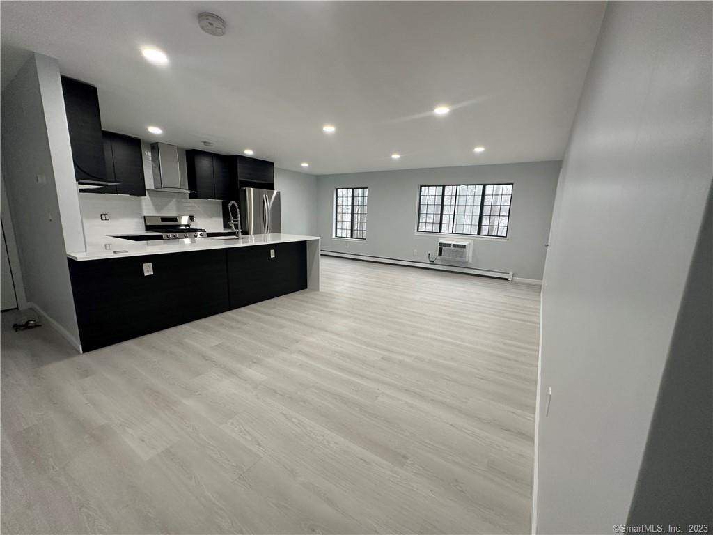 Photo 4 of 31 of 18 Canterbury Road condo