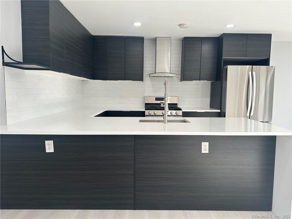 Photo 9 of 31 of 18 Canterbury Road condo