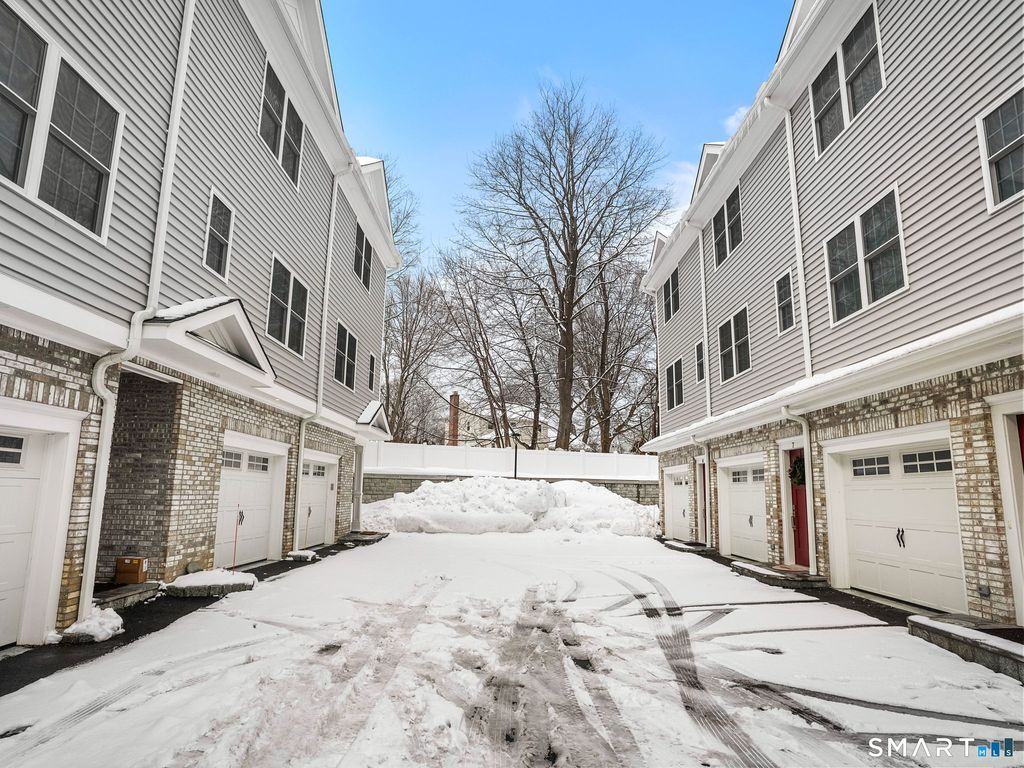 Photo of 6 Beacon Square #7, Fairfield, CT 06825 (MLS # 24156344)