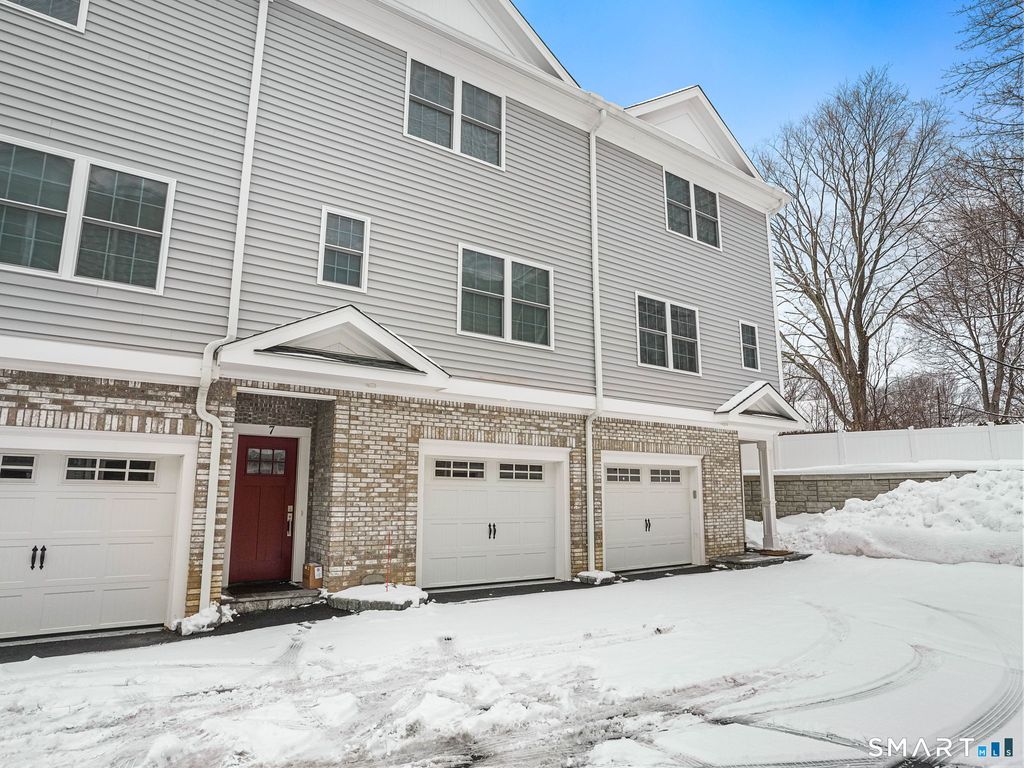 Photo of 6 Beacon Square #7, Fairfield, CT 06825 (MLS # 24156344)
