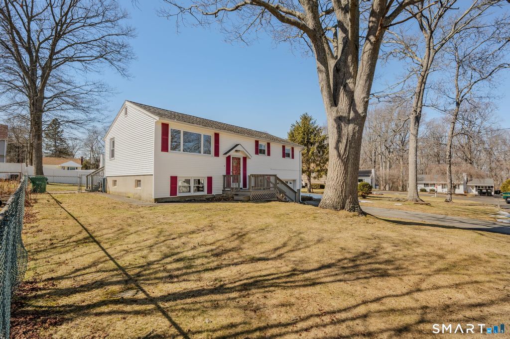 Photo of 3 Springdale Road, Waterford, CT 06385 (MLS # 24158644)