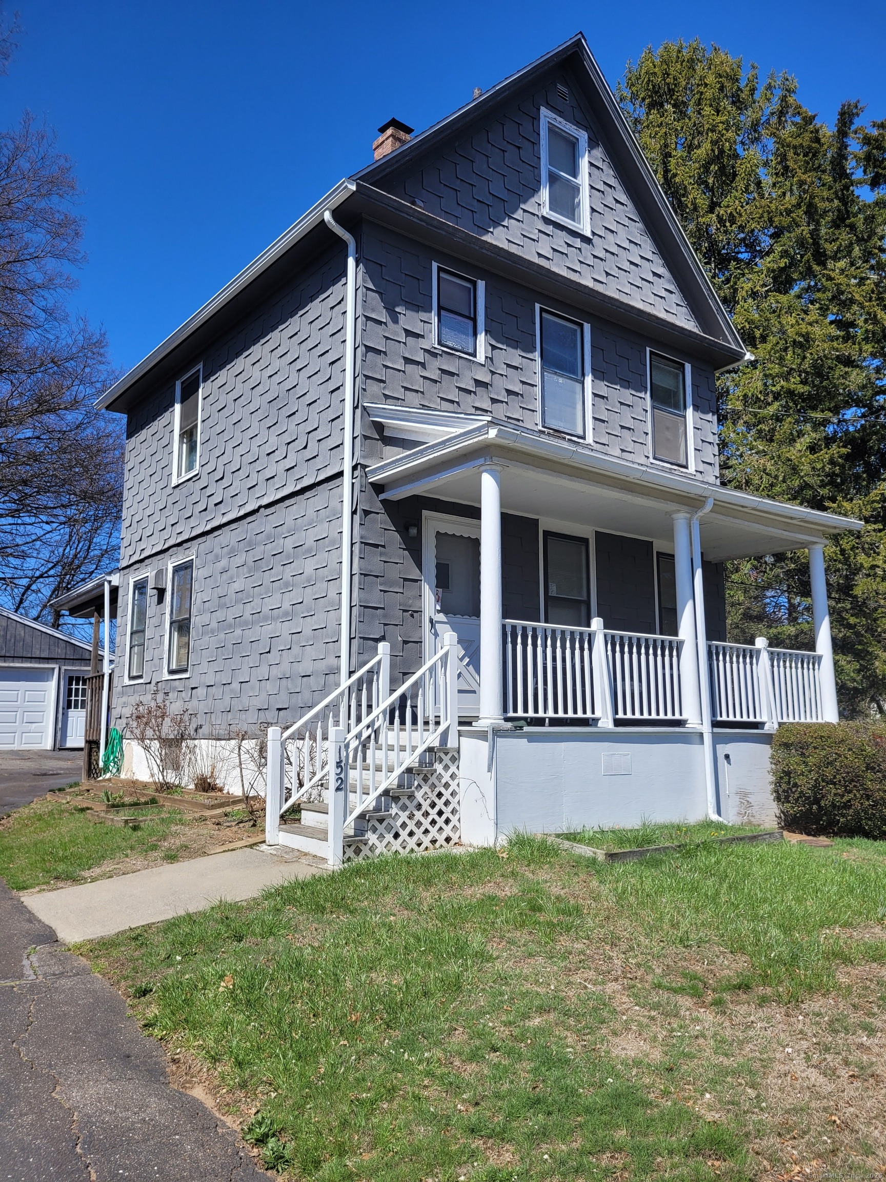 Stonybrook Road, Stratford, Connecticut - 2 Bedrooms  
2 Bathrooms  
4 Rooms - 
