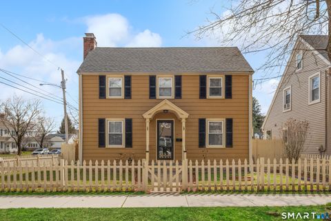 Homes For Sale - 135 Laurel Place<br/> Bridgeport, CT 06604