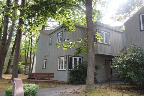 Photo of 6 Lyle Court #C, Farmington, CT 06032 (MLS # 24142201)