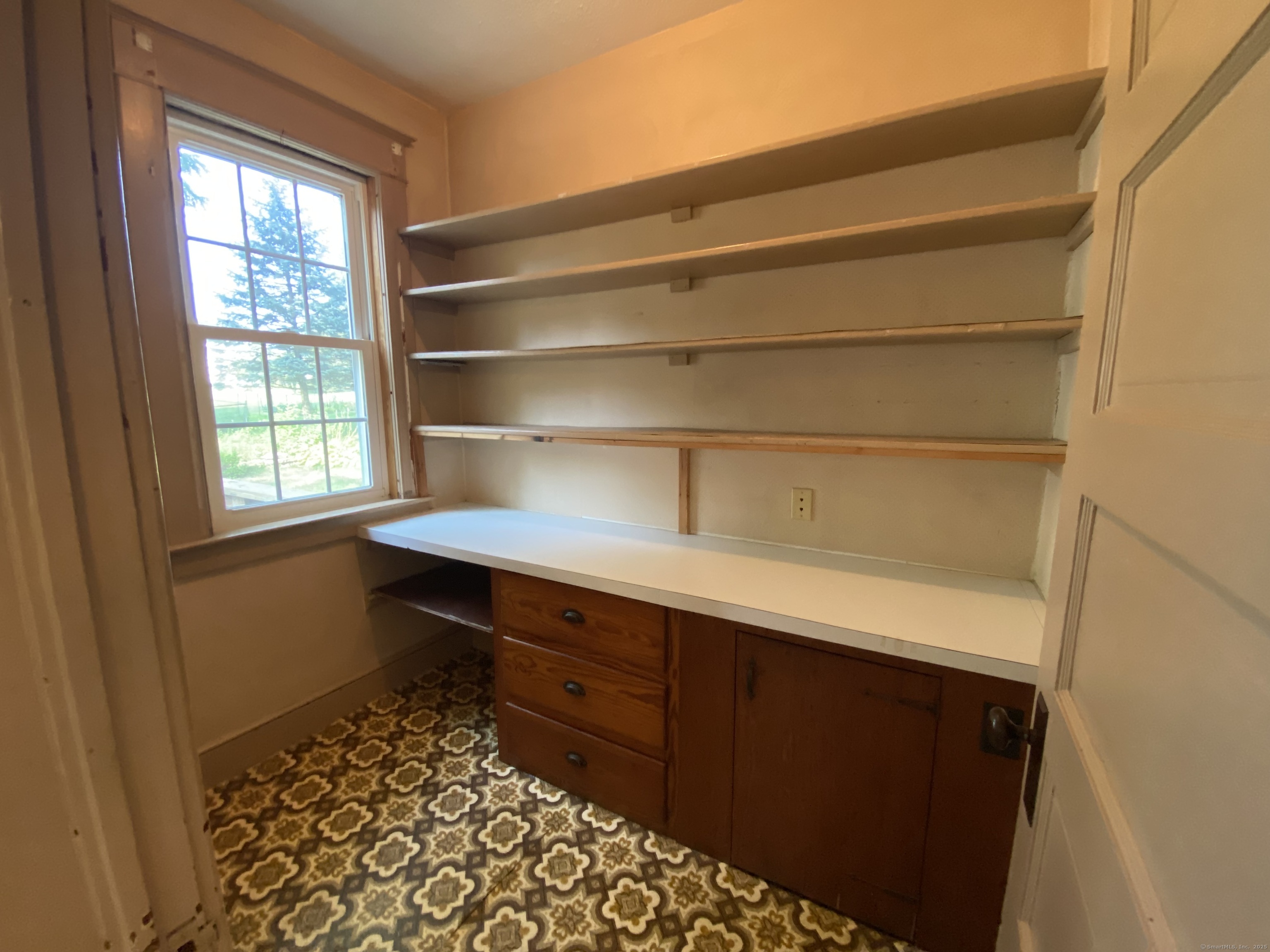 Middletown, Connecticut 06457, United States, 2 Bedrooms Bedrooms, ,1 BathroomBathrooms,Residential,Pending,185195