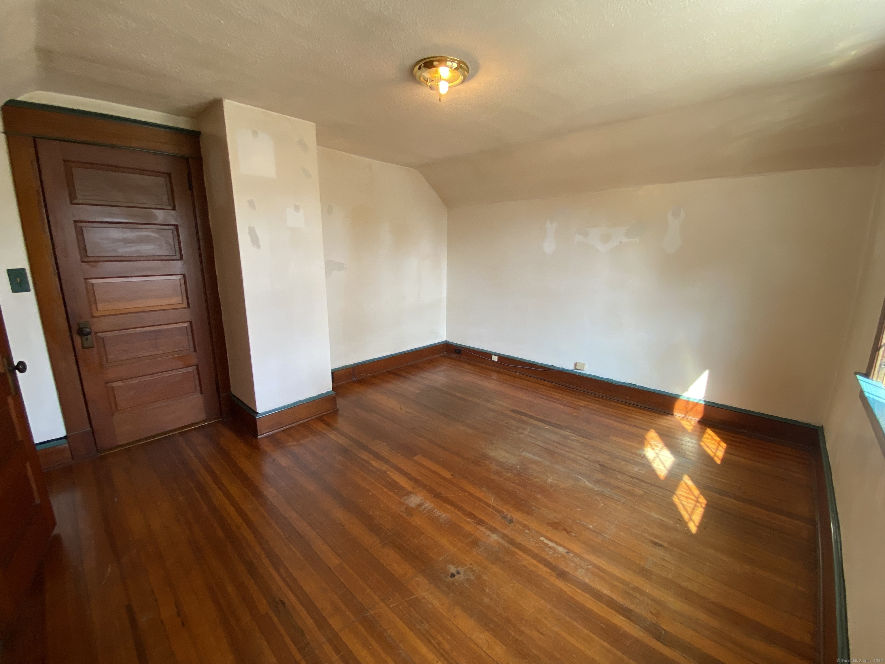 Middletown, Connecticut 06457, United States, 2 Bedrooms Bedrooms, ,1 BathroomBathrooms,Residential,Pending,185195