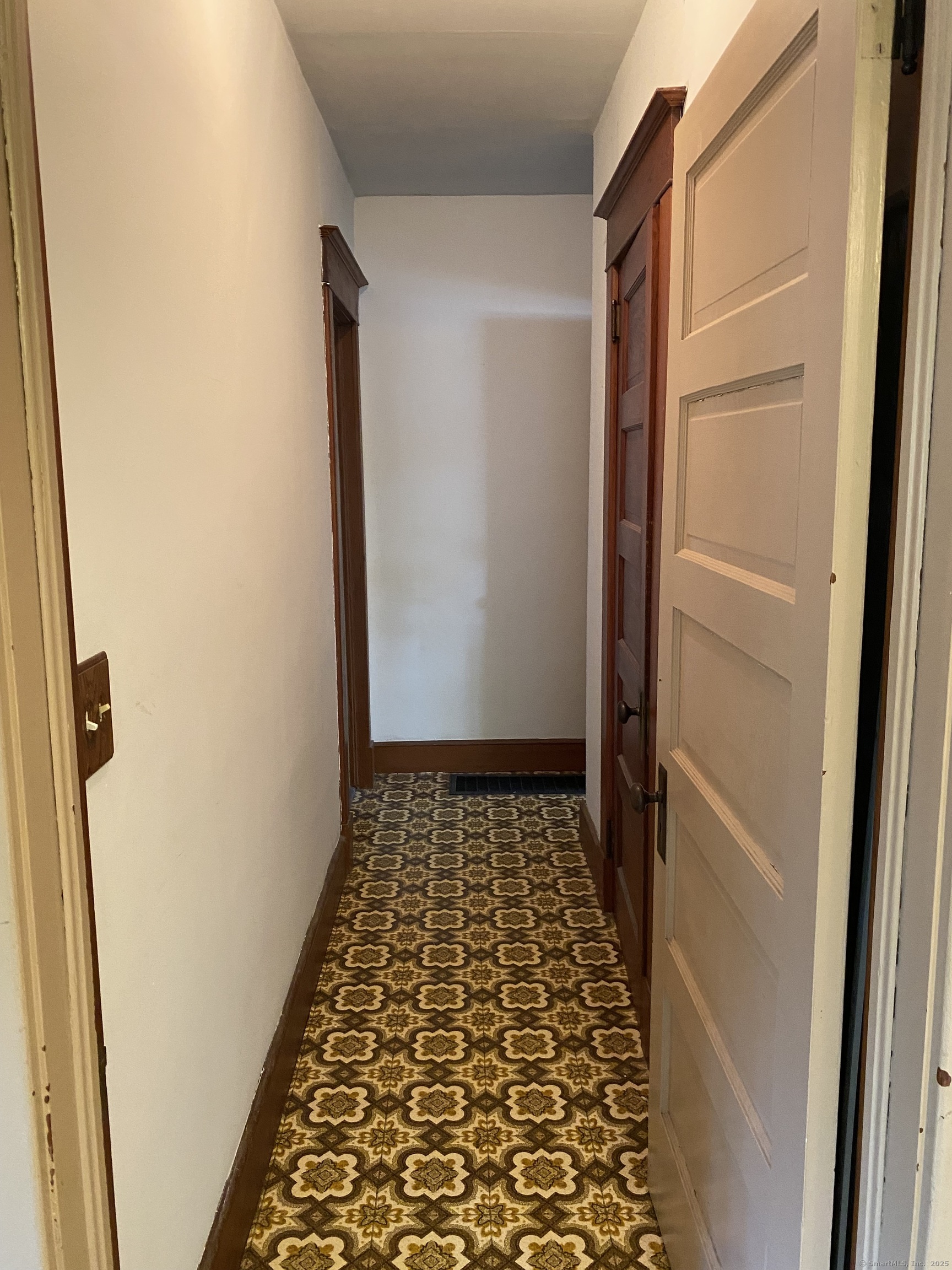 Middletown, Connecticut 06457, United States, 2 Bedrooms Bedrooms, ,1 BathroomBathrooms,Residential,Pending,185195