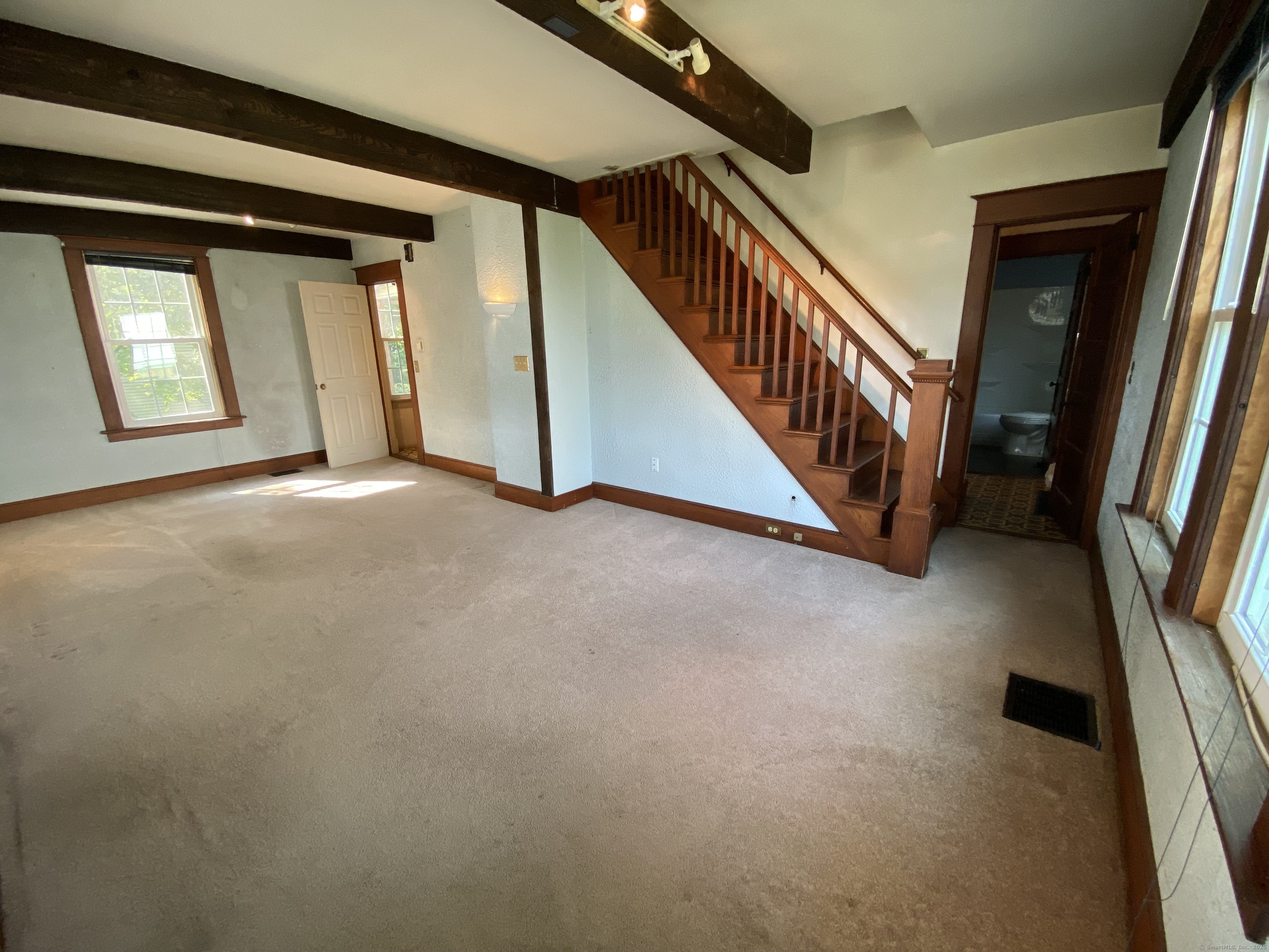 Middletown, Connecticut 06457, United States, 2 Bedrooms Bedrooms, ,1 BathroomBathrooms,Residential,Pending,185195