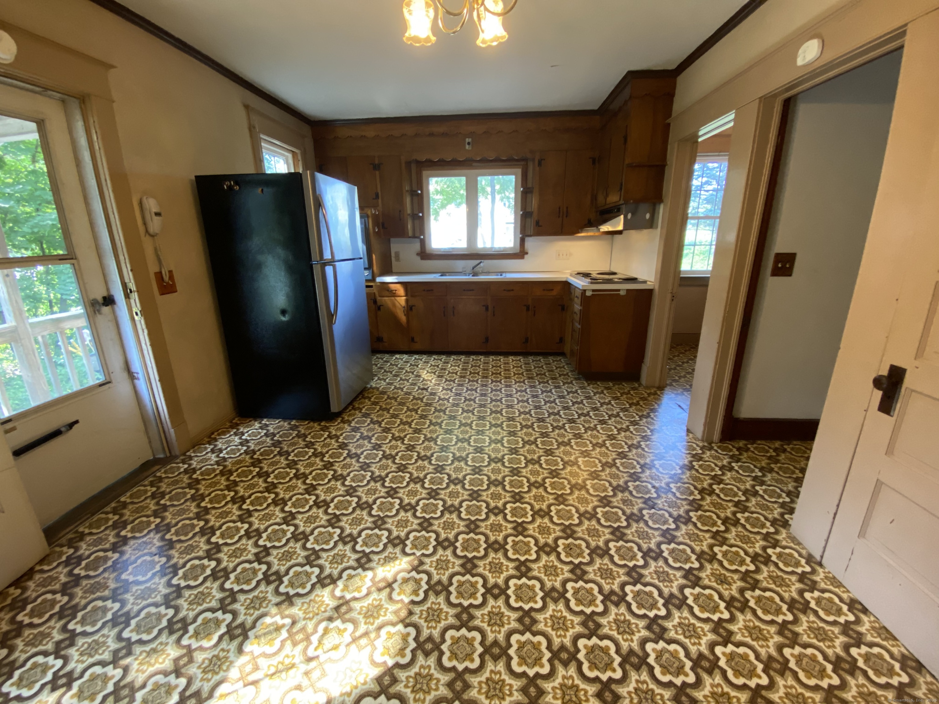 Middletown, Connecticut 06457, United States, 2 Bedrooms Bedrooms, ,1 BathroomBathrooms,Residential,Pending,185195