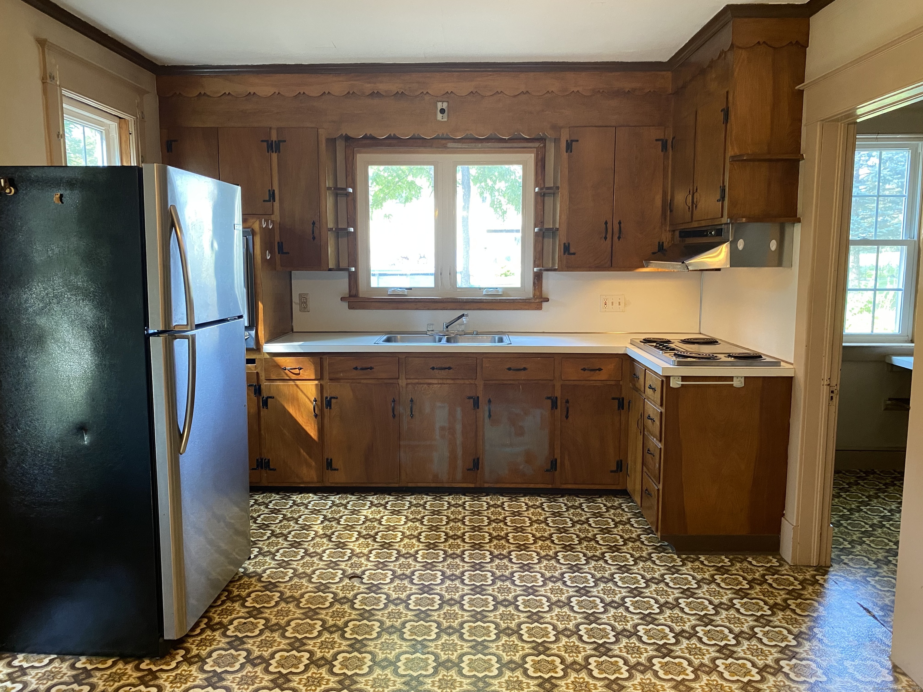 Middletown, Connecticut 06457, United States, 2 Bedrooms Bedrooms, ,1 BathroomBathrooms,Residential,Pending,185195