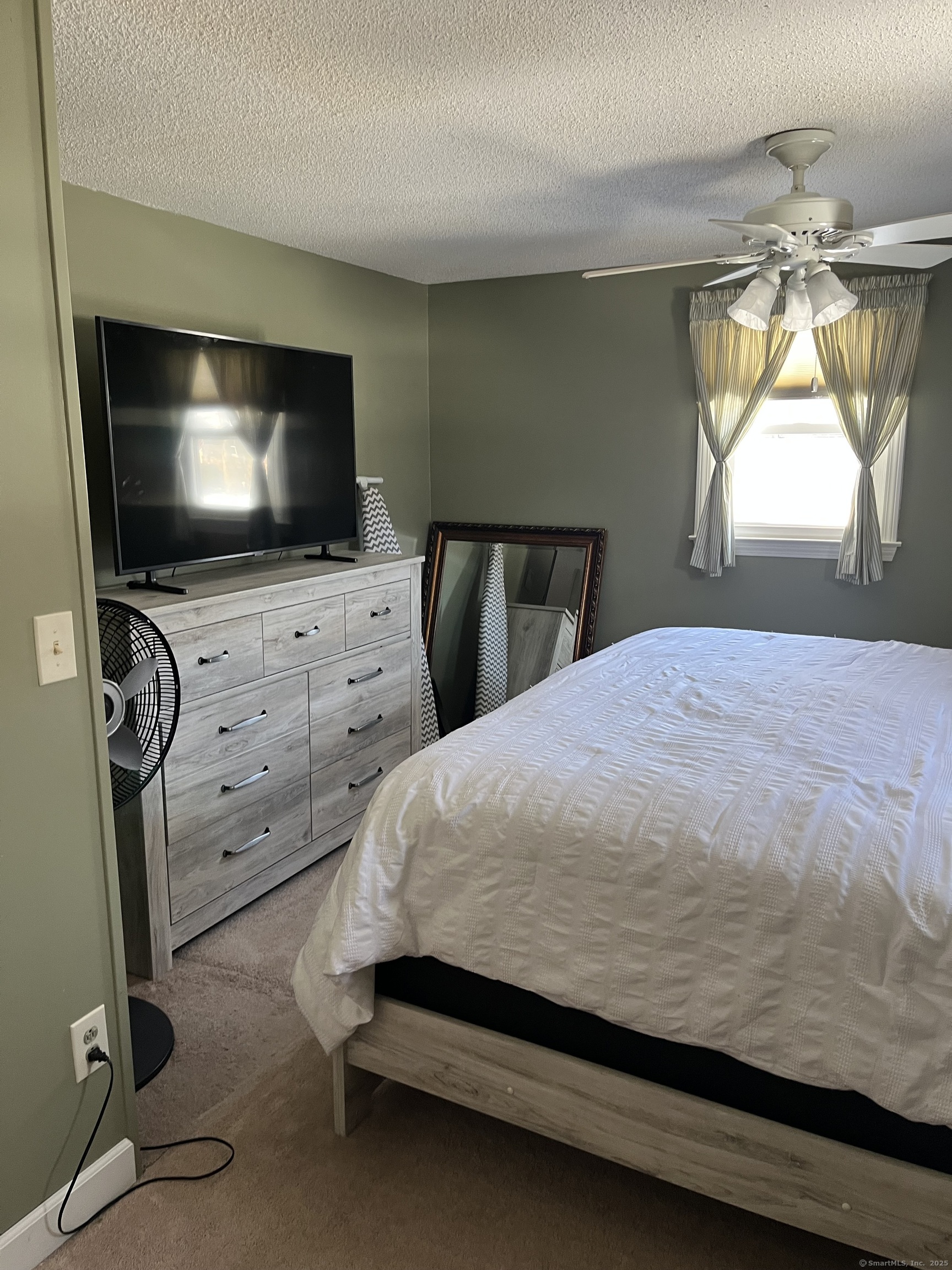 35 Steele Road, Enfield, Connecticut image 10