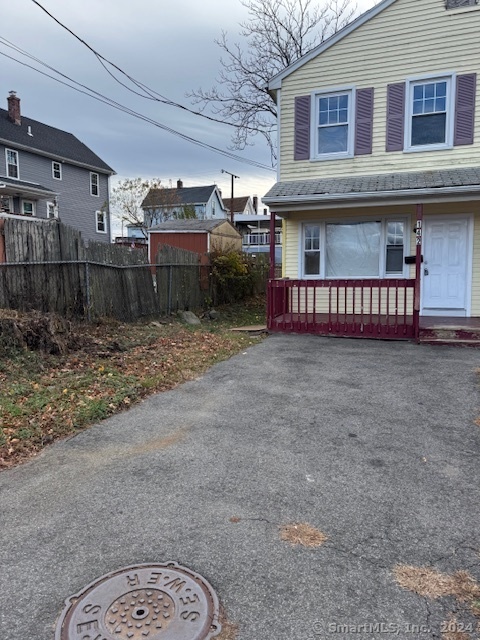 142 Coggswell Street, Bridgeport, Connecticut - 3 Bedrooms  
2 Bathrooms  
5 Rooms - 