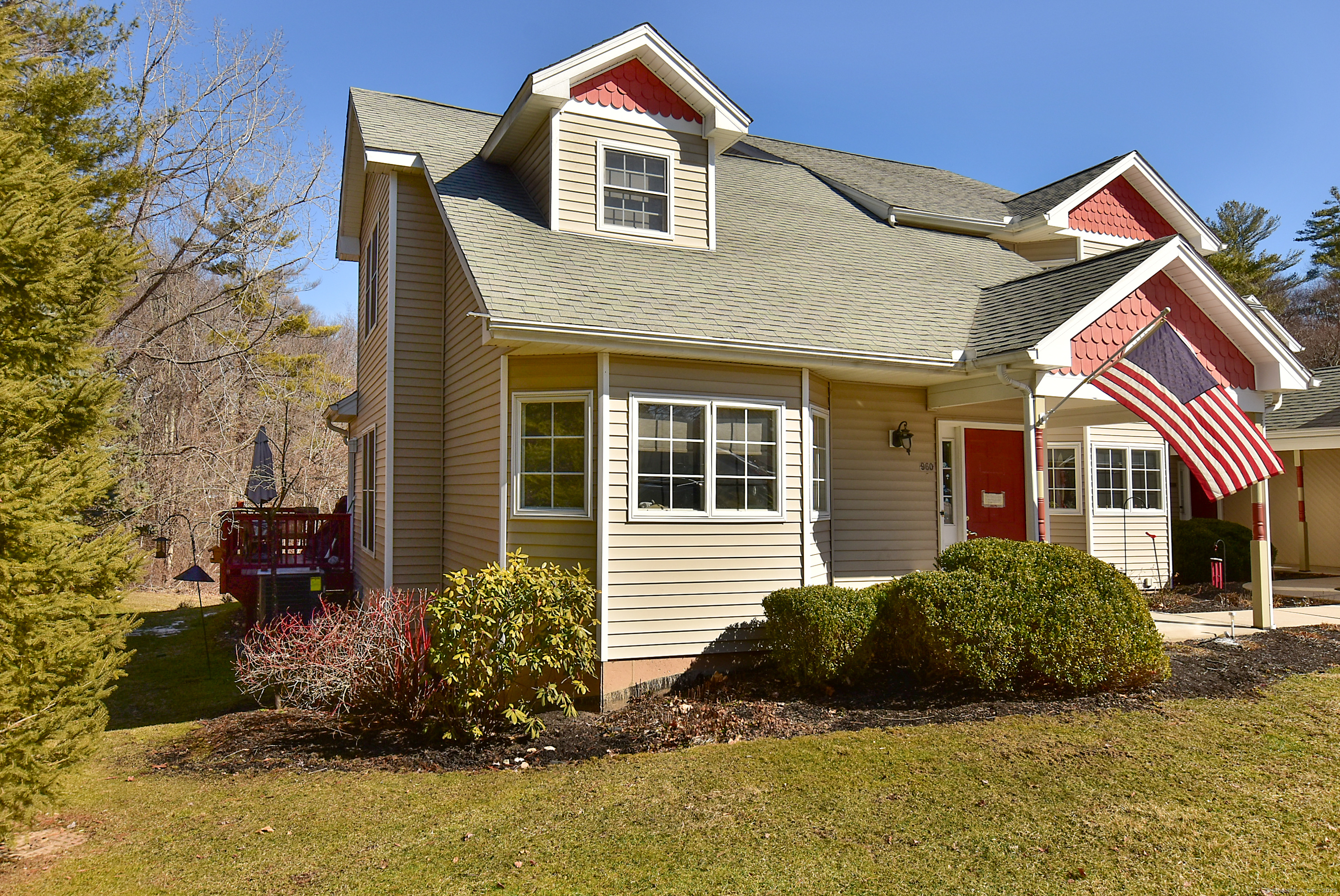 Property for Sale at Pleasant Valley Road 960, South Windsor, Connecticut - Bedrooms: 2 
Bathrooms: 3 
Rooms: 6  - $287,500