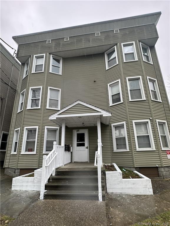 Lester Street 3L, Ansonia, Connecticut - 2 Bedrooms  
1 Bathrooms  
3 Rooms - 