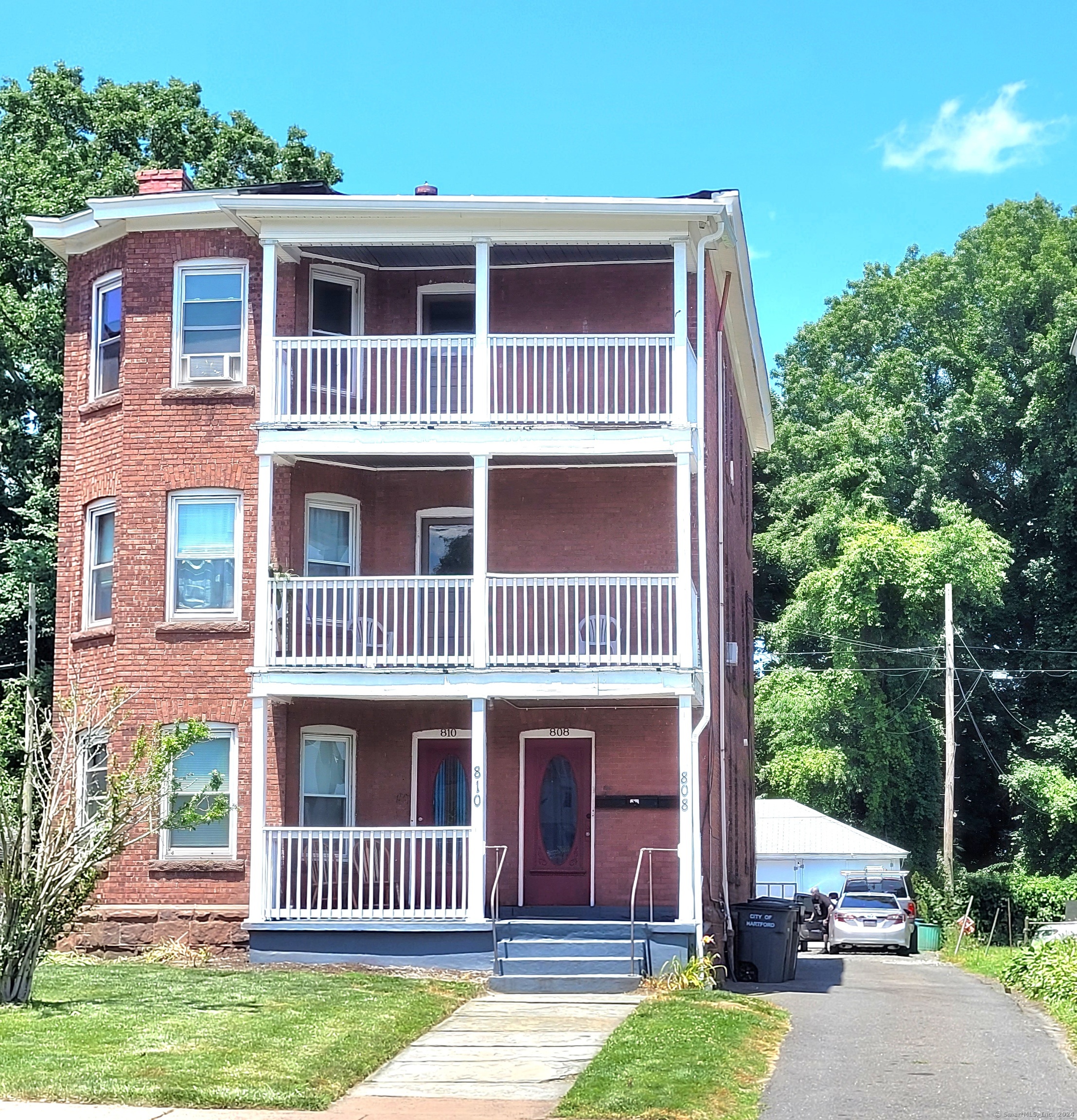 808 Capitol Avenue, Hartford, Connecticut - 9 Bedrooms  
3 Bathrooms  
18 Rooms - 