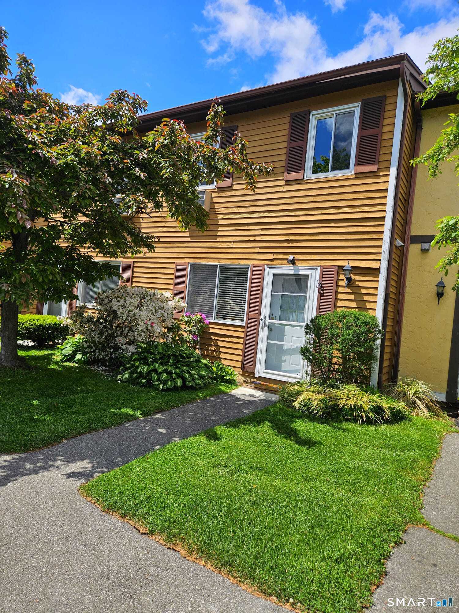 24 East Avenue 3