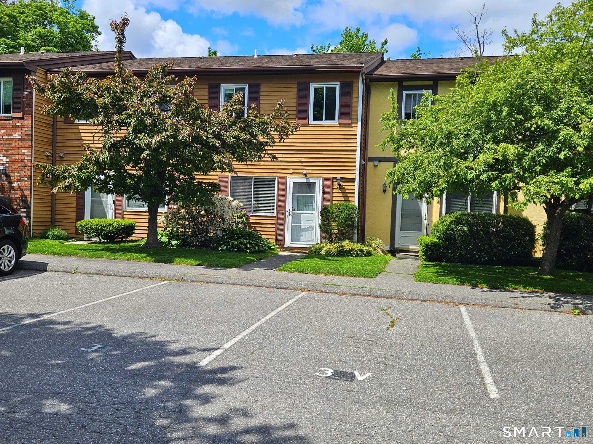 24 East Avenue 3