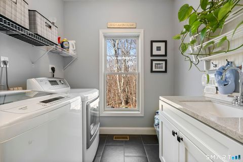 Tiny photo for 4 Red Fox Court, New Fairfield, CT 06812 (MLS # 24164310)