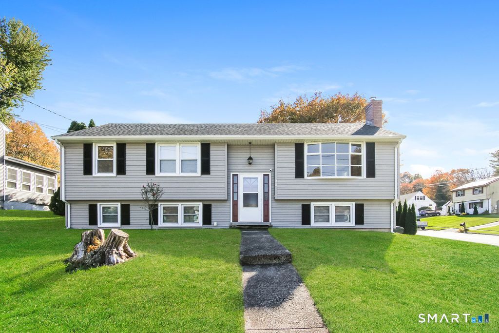 Photo of 35 Murla Road, Berlin, CT 06037 (MLS # 24144391)