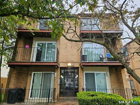 Photo of 112 Bond Street #3E, Hartford, CT 06114 (MLS # 24176756)