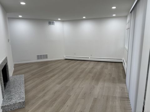 Tiny photo for 4 Earls Court #C, Farmington, CT 06032 (MLS # 24137917)