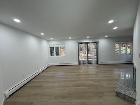 Tiny photo for 4 Earls Court #C, Farmington, CT 06032 (MLS # 24137917)