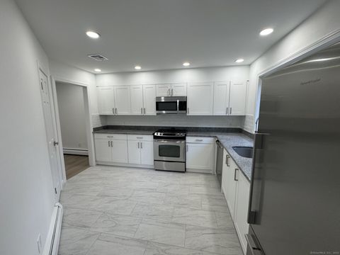 Tiny photo for 4 Earls Court #C, Farmington, CT 06032 (MLS # 24137917)