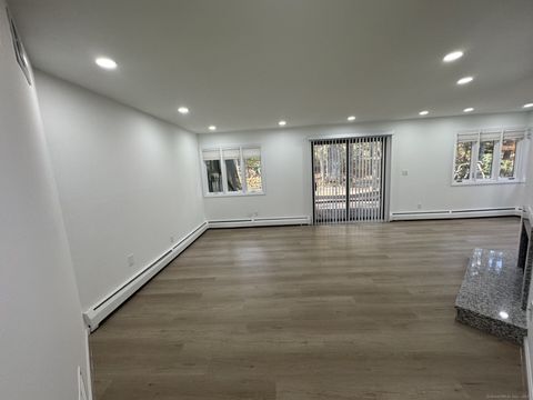 Tiny photo for 4 Earls Court #C, Farmington, CT 06032 (MLS # 24137917)