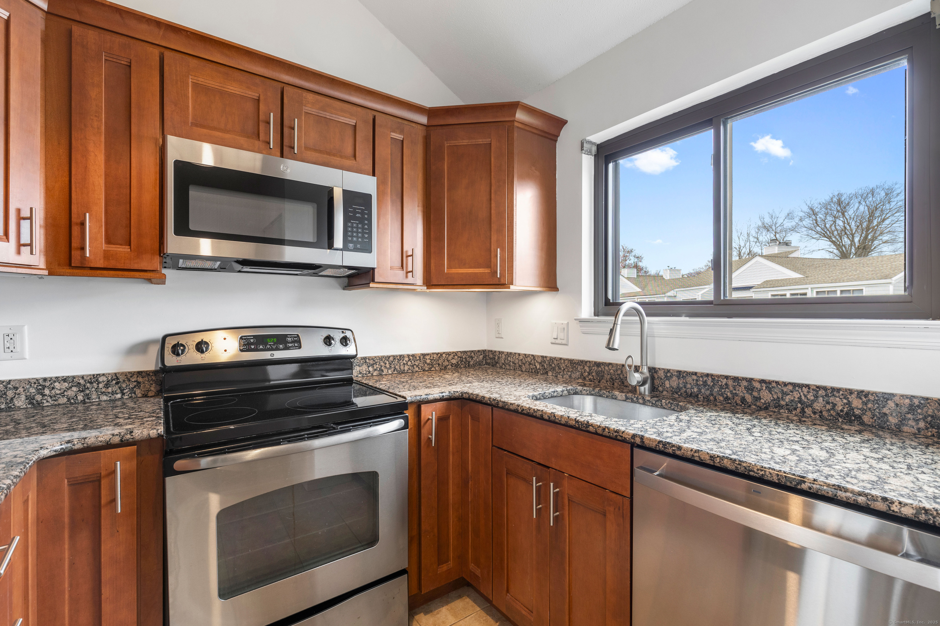 72 Rowayton Woods Drive #72, Norwalk, Connecticut image 8