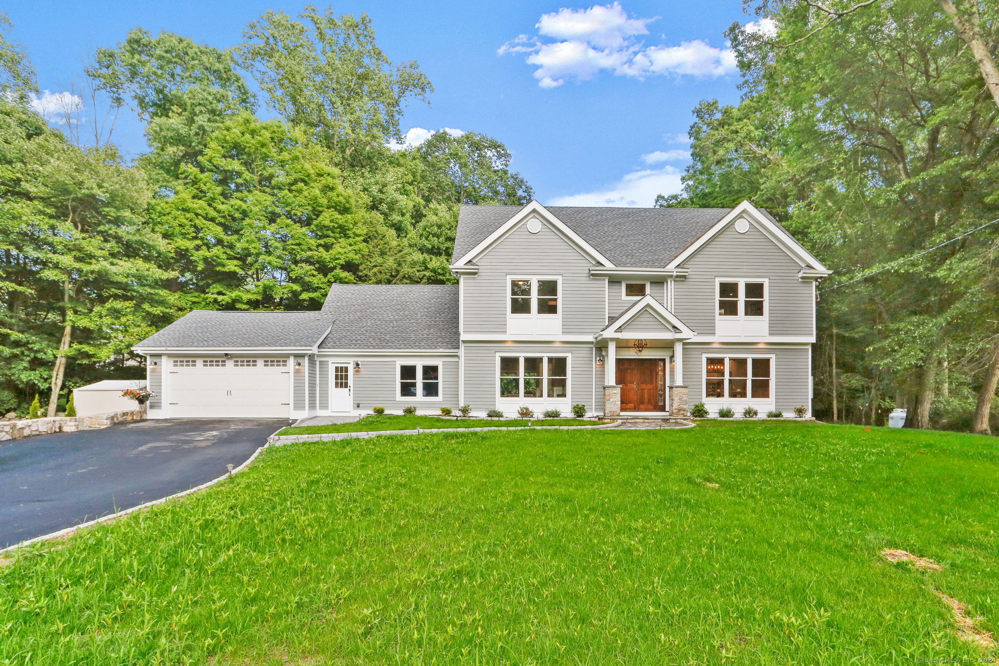 22 Half Mile Common, Westport, Connecticut - 4 Bedrooms  
4 Bathrooms  
8 Rooms - 