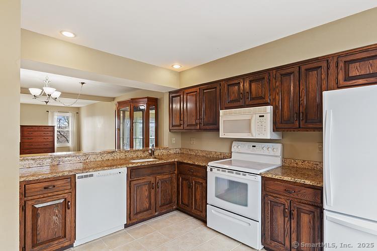 55 Mill Plain Road #27-5, Danbury, Connecticut image 2
