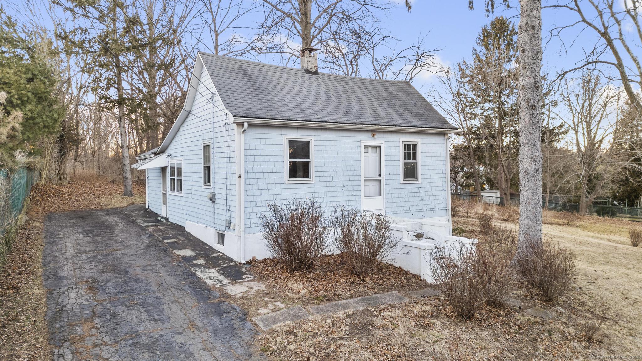 Rose Hill Road, Branford, Connecticut - 1 Bedrooms  
1 Bathrooms  
4 Rooms - 