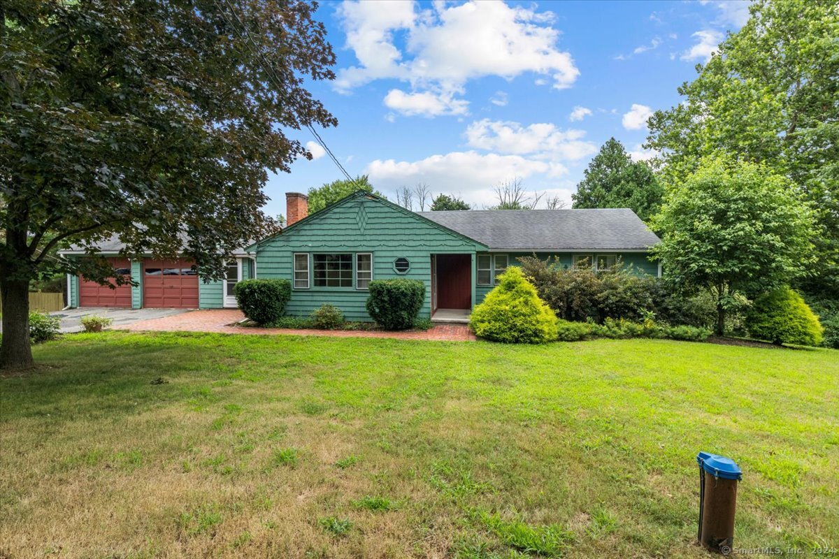 Property for Sale at 202 Duncaster Road, Bloomfield, Connecticut - Bedrooms: 3 
Bathrooms: 3 
Rooms: 8  - $399,900