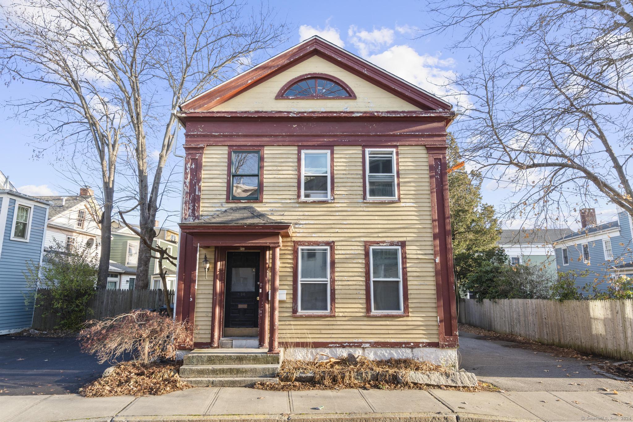 Washington Street, New London, Connecticut - 4 Bedrooms  
3 Bathrooms  
8 Rooms - 