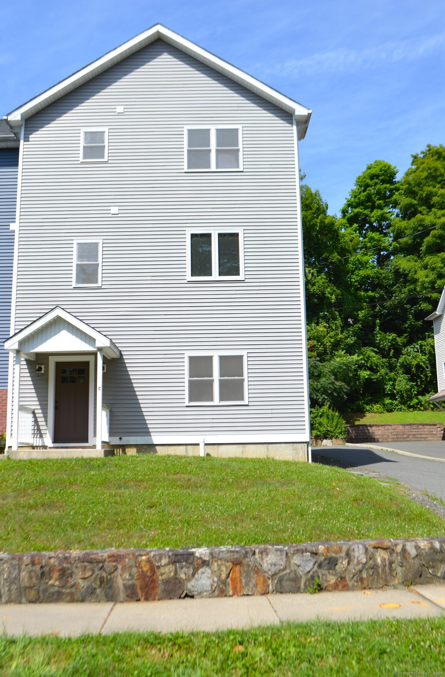 Rental Property at 16 Benedict Avenue C, Danbury, Connecticut - Bedrooms: 4 
Bathrooms: 4 
Rooms: 8  - $3,400 MO.