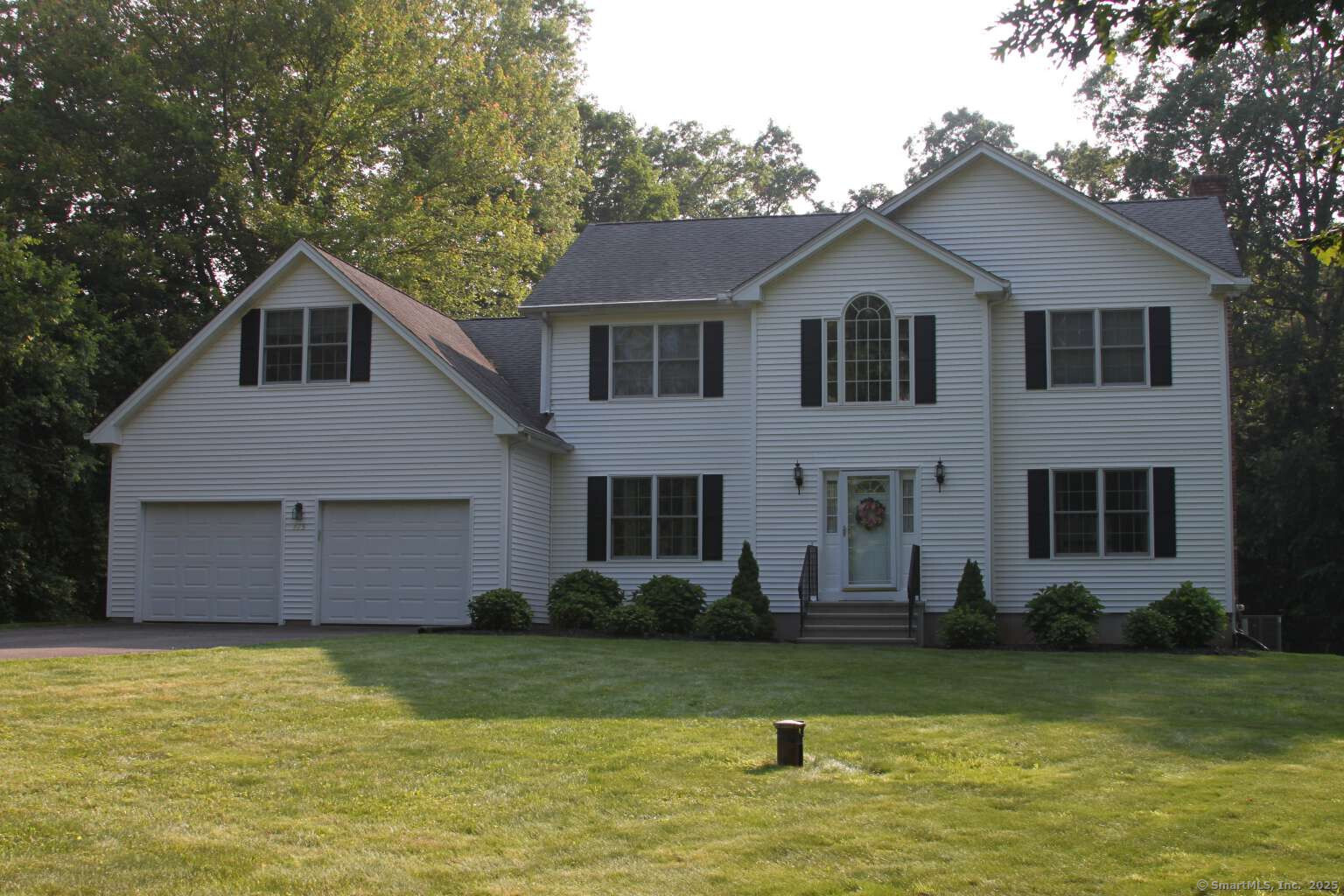 Niederwerfer Road, South Windsor, Connecticut - 3 Bedrooms  
3 Bathrooms  
9 Rooms - 