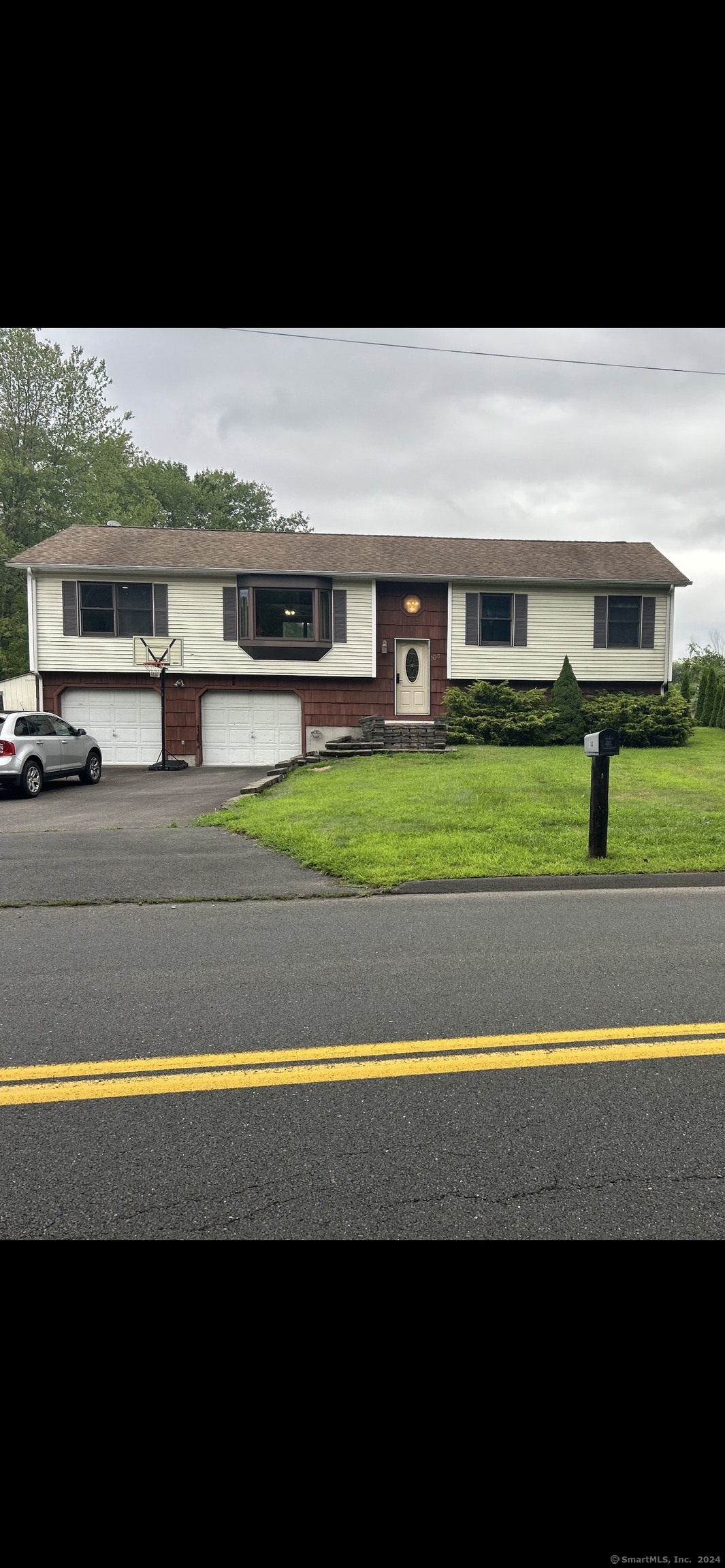 Property for Sale at 103 Steele Road, Enfield, Connecticut - Bedrooms: 4 
Bathrooms: 3 
Rooms: 8  - $314,900