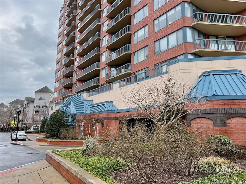 Photo of 25 Forest Street #APT 3L, Stamford, CT 06901 (MLS # 24143064)