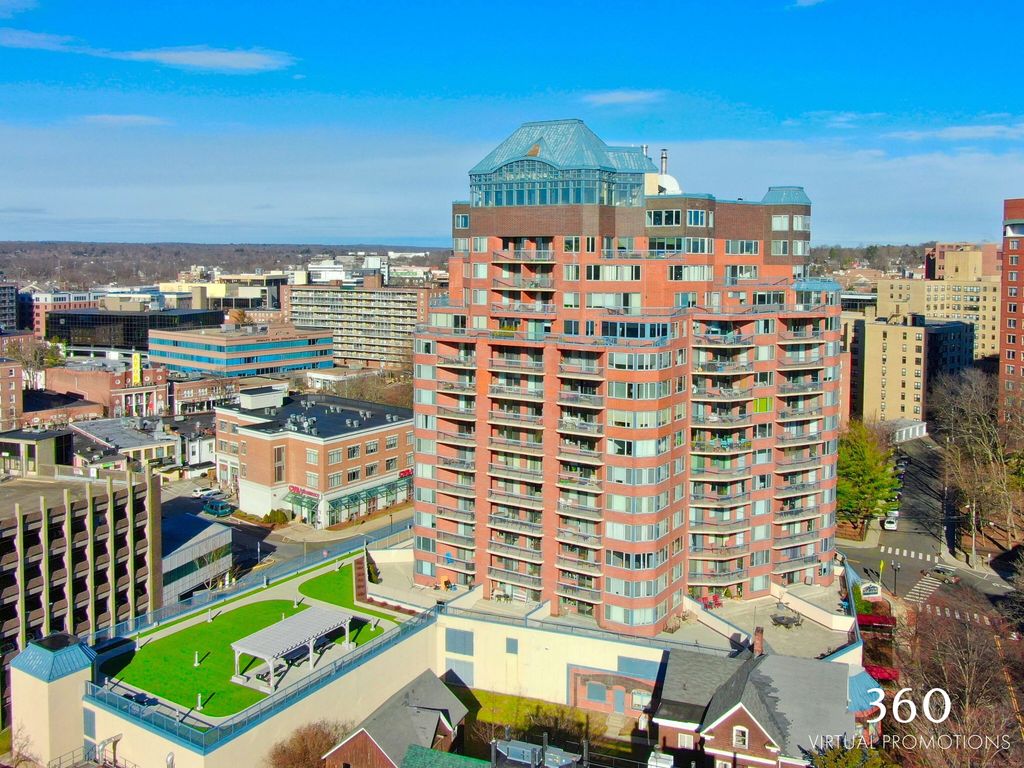 Photo of 25 Forest Street #APT 3L, Stamford, CT 06901 (MLS # 24143064)