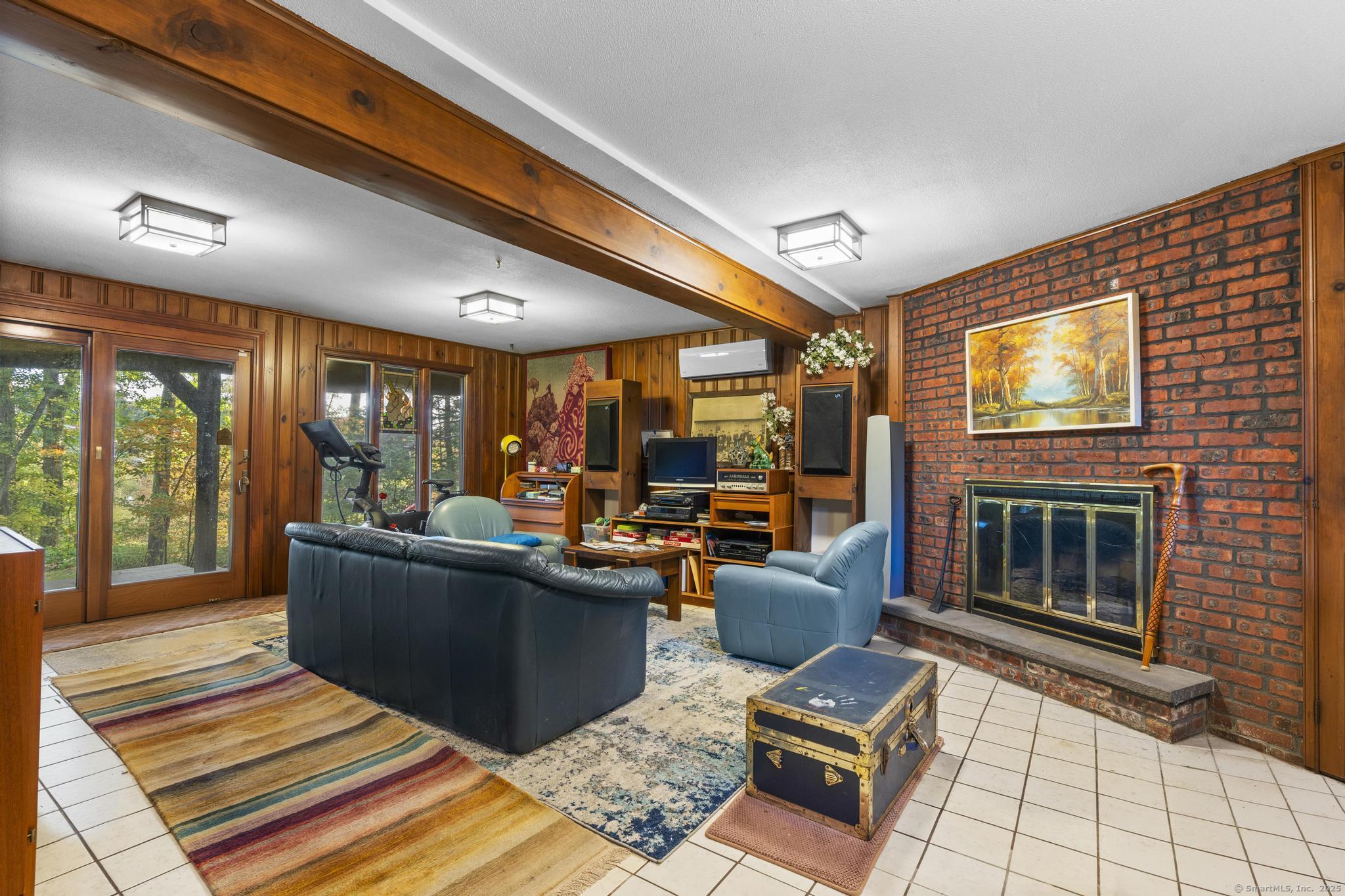 Glastonbury, Connecticut 06073, United States, 3 Bedrooms Bedrooms, ,3 BathroomsBathrooms,Residential,Active,228386