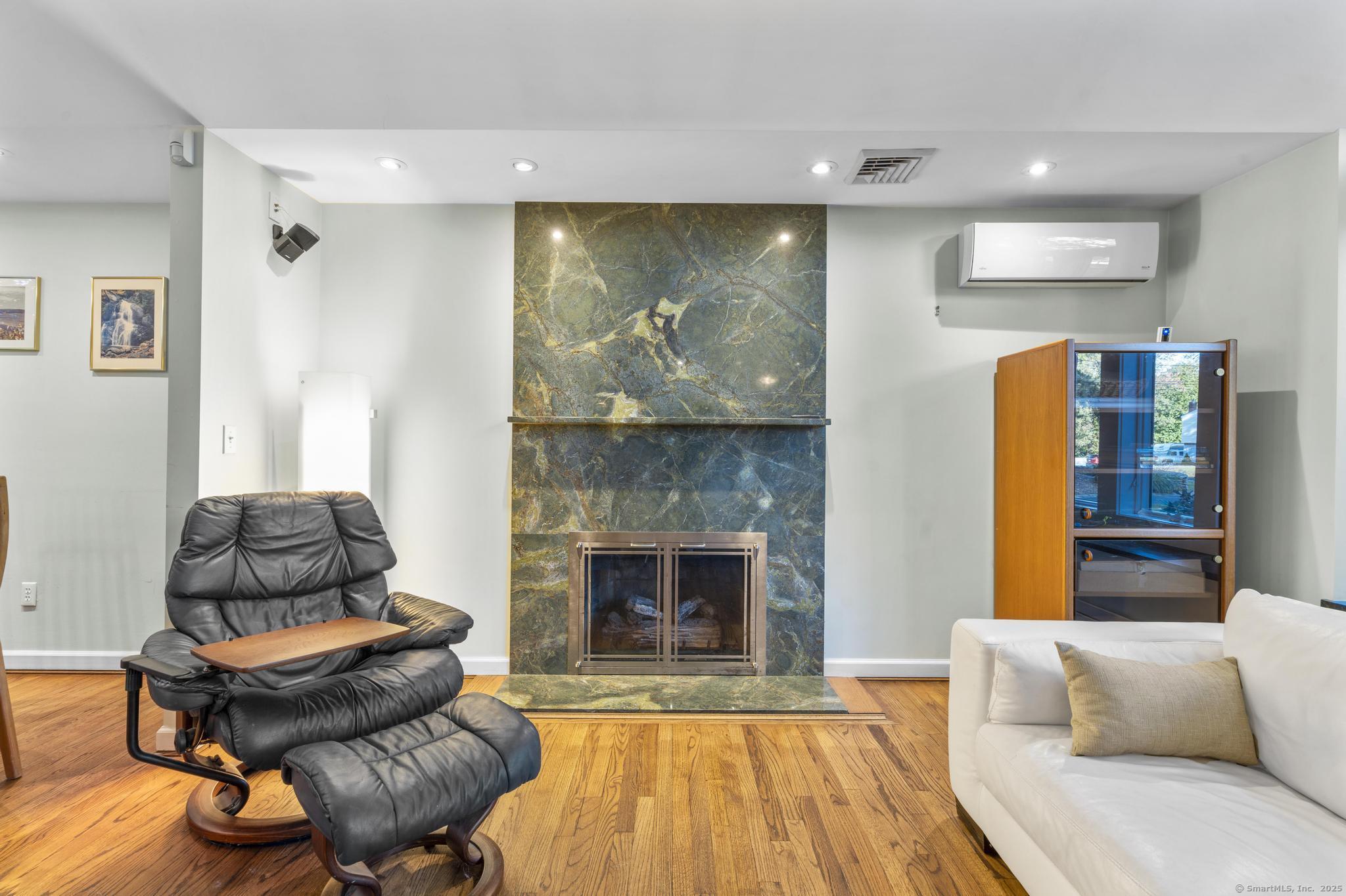 Glastonbury, Connecticut 06073, United States, 3 Bedrooms Bedrooms, ,3 BathroomsBathrooms,Residential,Active,228386