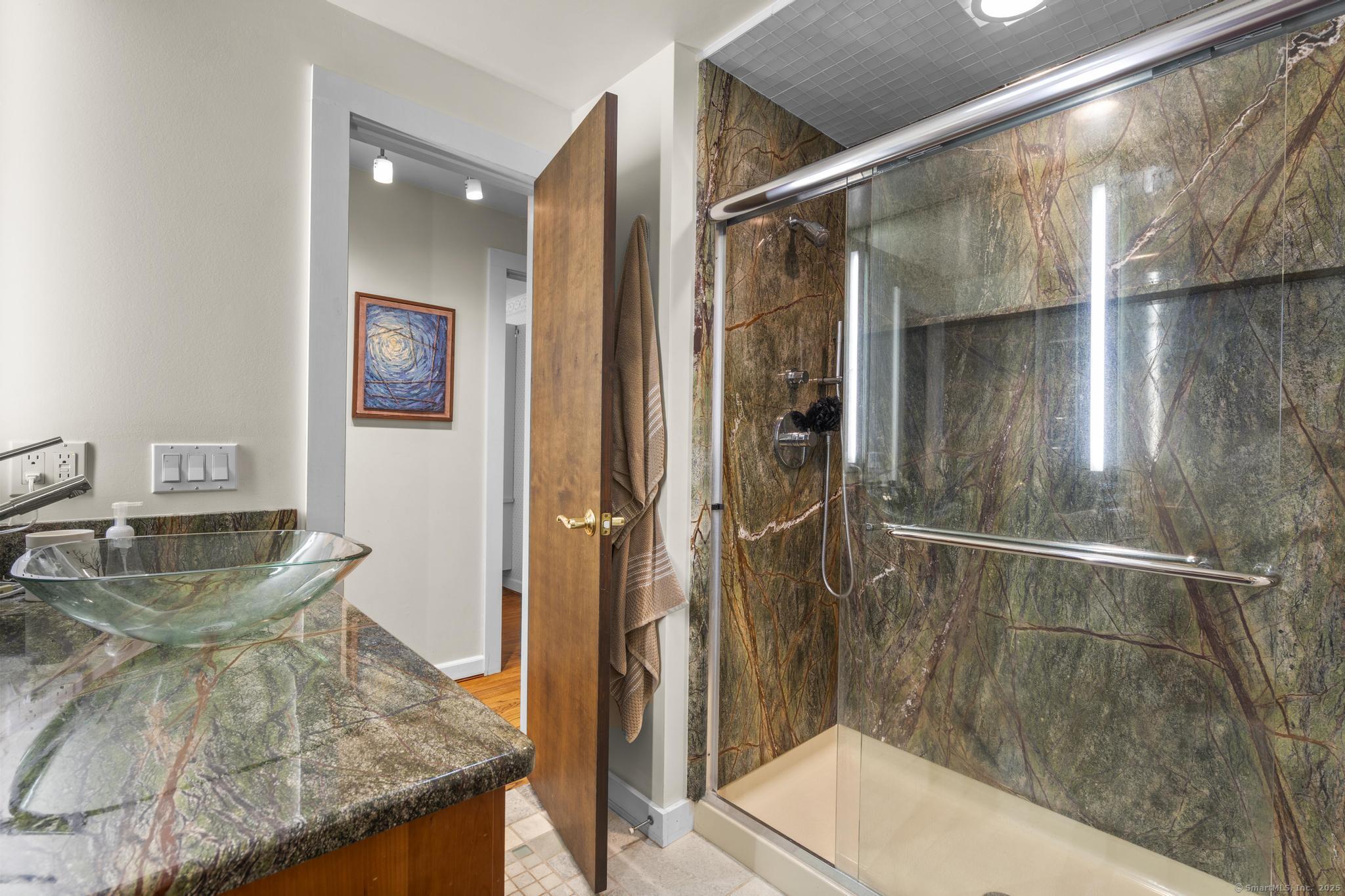 Glastonbury, Connecticut 06073, United States, 3 Bedrooms Bedrooms, ,3 BathroomsBathrooms,Residential,Active,228386