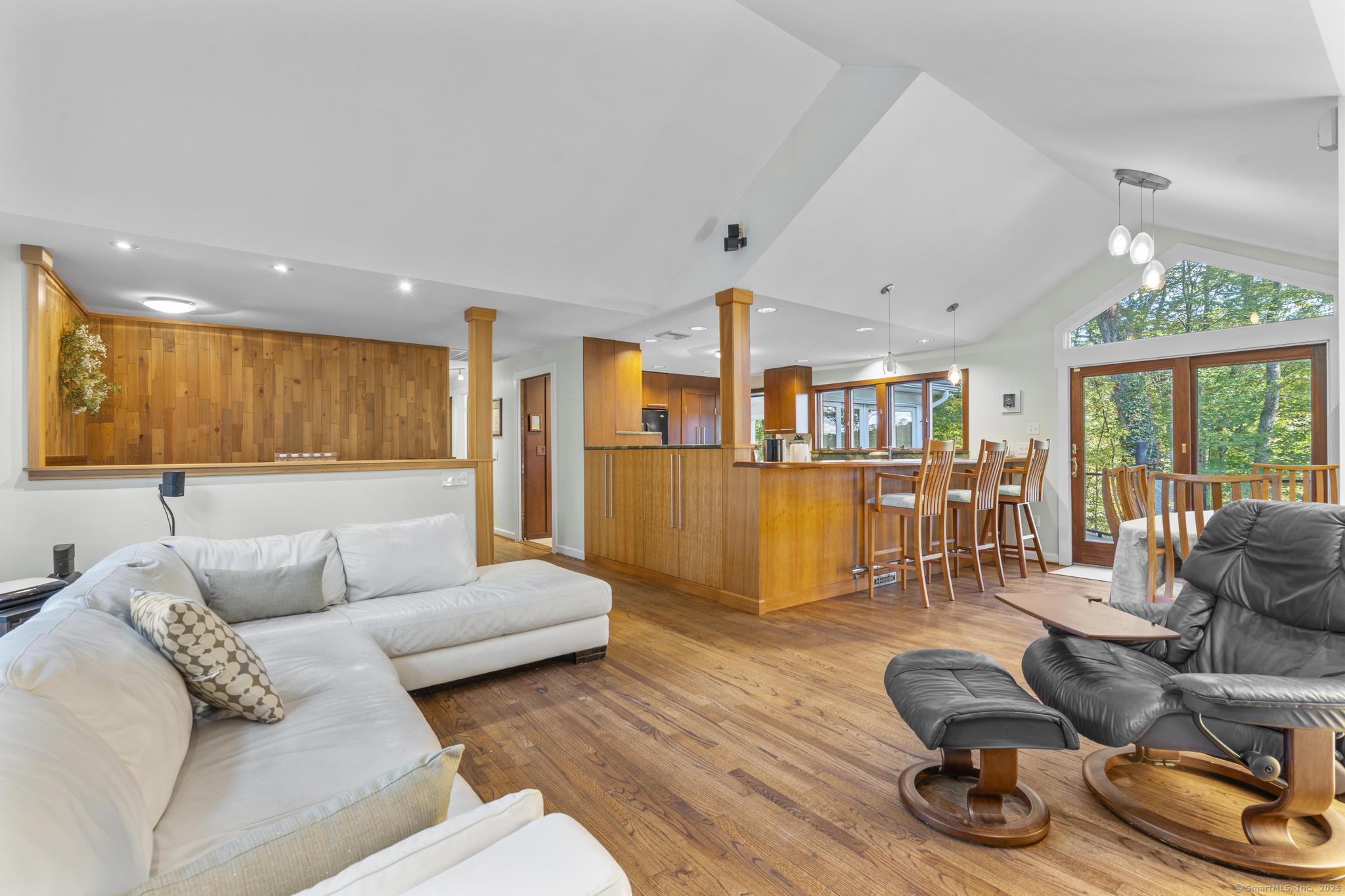 Glastonbury, Connecticut 06073, United States, 3 Bedrooms Bedrooms, ,3 BathroomsBathrooms,Residential,Active,228386