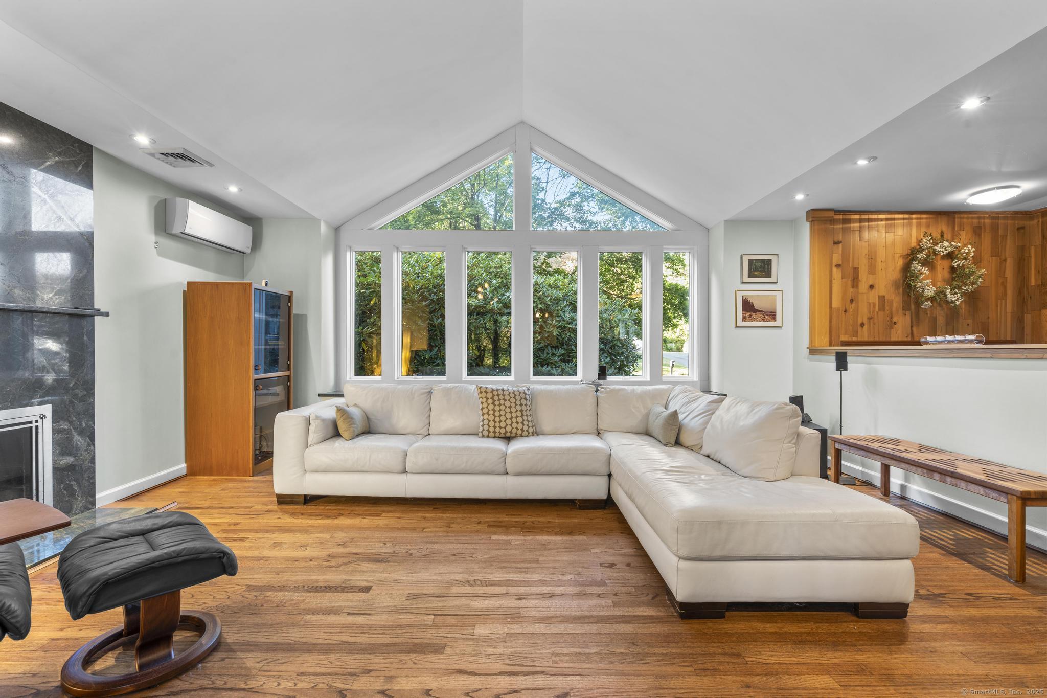 Glastonbury, Connecticut 06073, United States, 3 Bedrooms Bedrooms, ,3 BathroomsBathrooms,Residential,Active,228386