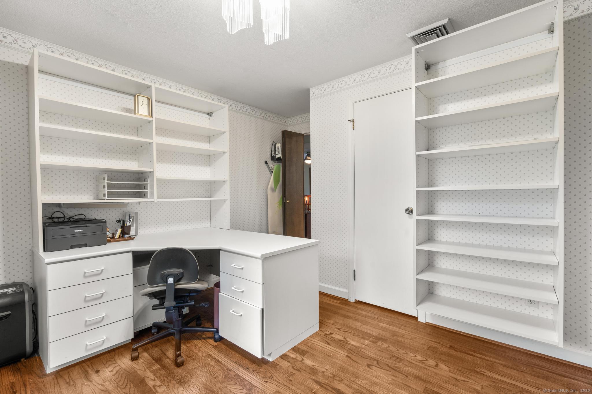 Glastonbury, Connecticut 06073, United States, 3 Bedrooms Bedrooms, ,3 BathroomsBathrooms,Residential,Active,228386