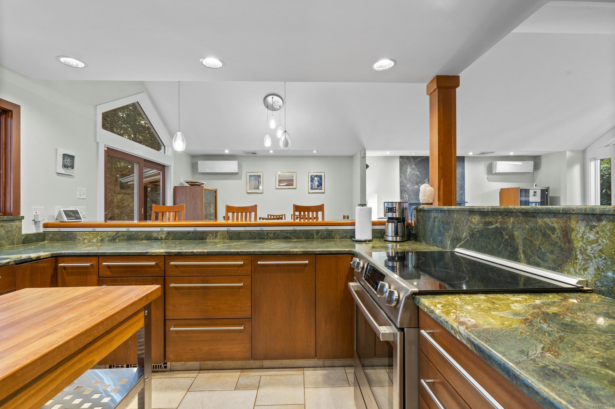 Glastonbury, Connecticut 06073, United States, 3 Bedrooms Bedrooms, ,3 BathroomsBathrooms,Residential,Active,228386