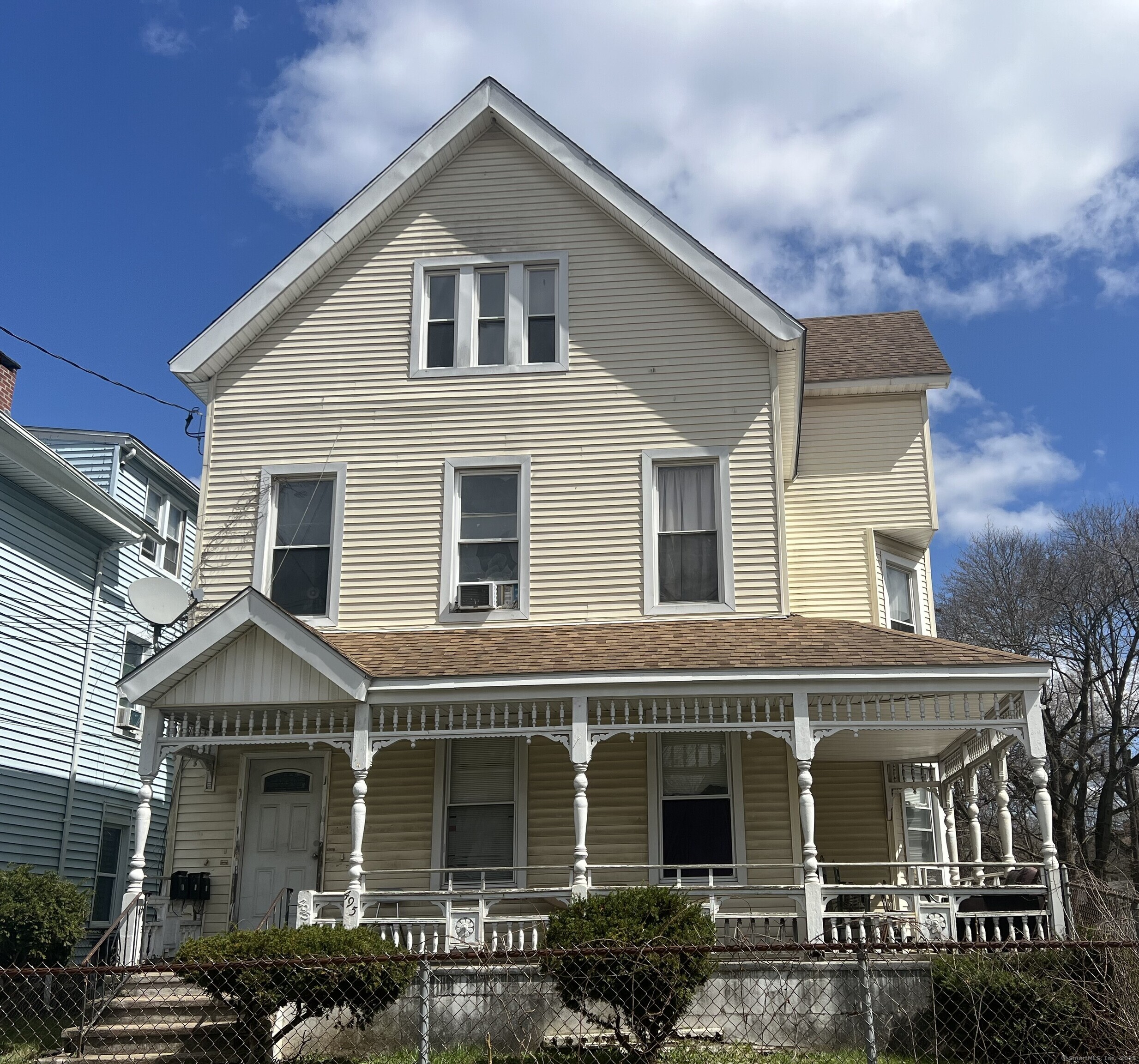 Rental Property at Dixwell Avenue, New Haven, Connecticut - Bedrooms: 2 
Bathrooms: 1 
Rooms: 4  - $2,100 MO.