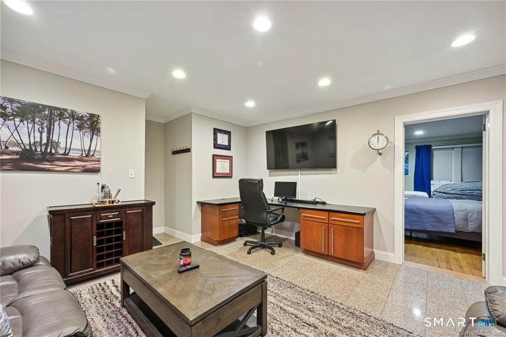 Photo of 833 Summer Street #2E, Stamford, CT 06901 (MLS # 24164255)